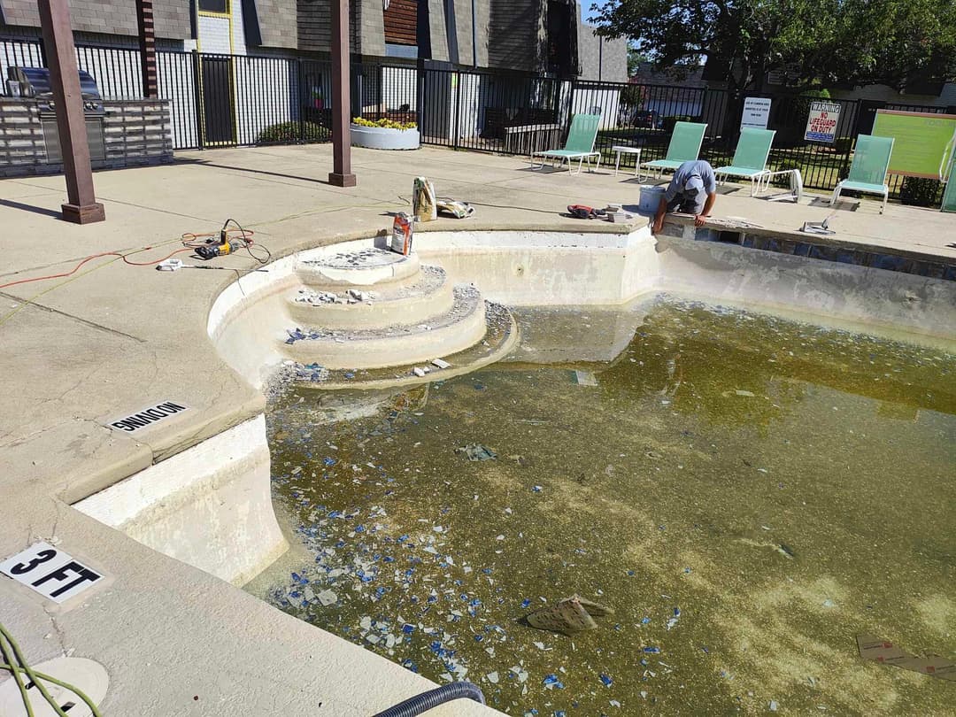 It's Too Hot Pool Service team at work